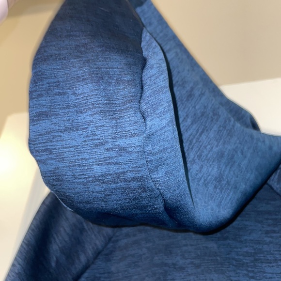 Under Armour Coldgear navy sweatshirt with a hood and pockets - Picture 7 of 8